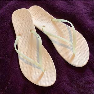 Reef Flip Flops NWOT